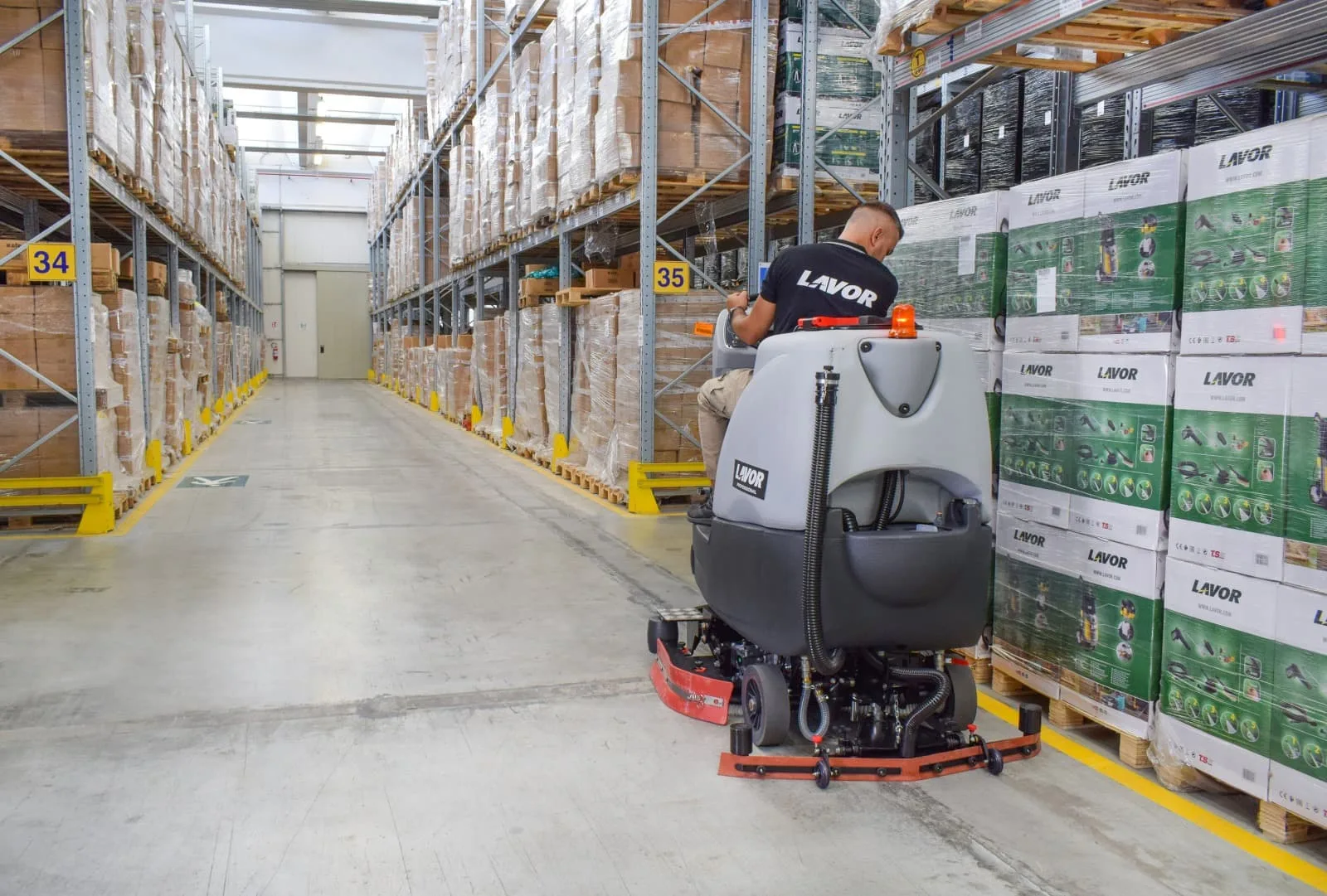 4 důvody, proč je investice do podlahového mycího stroje dobrý nápad